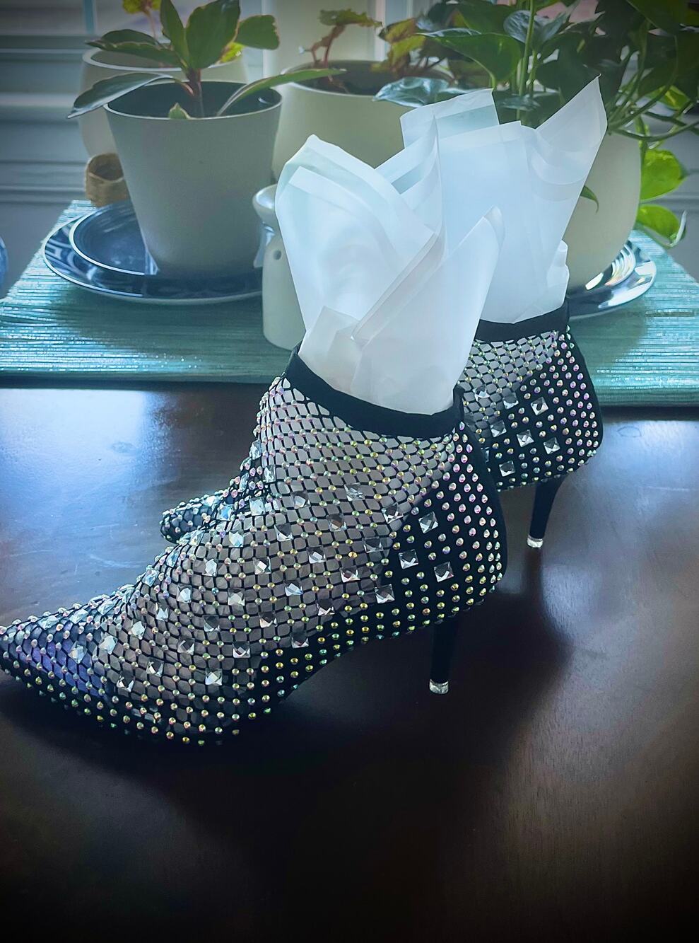 NWOT Unworn Size 37 (US 6.5/7) Monarchess Embellished Fishnet Kitten Heels